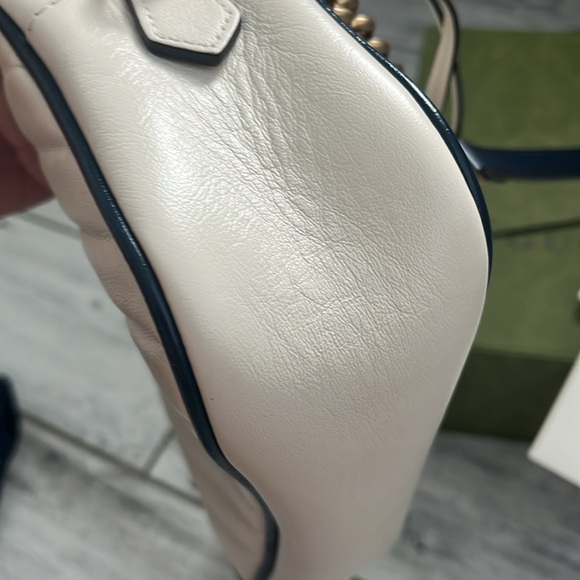 Gucci like new cream and Navy - Picture 5 of 9